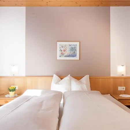 Gasteheim Dorfwirt Bed and Breakfast *